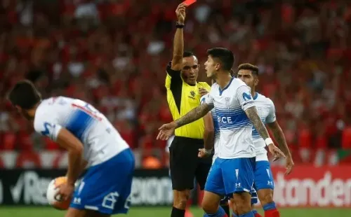 Huerta é expulso contra o Internacional, pela fase de grupos da Libertadores. Foto: Getty Images