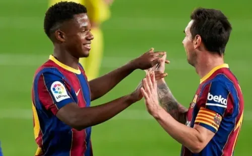 Ansu Fati e Messi comemoram gol do Barcelona. Foto: Getty Images