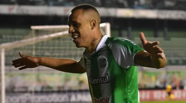 Em alta: atacante é artilheiro da Série B (Foto: Arthur Dallegrave/E.C.Juventude/Divulgação)