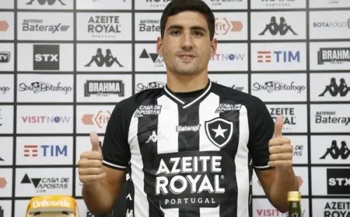 Barrandeguy, fora dos planos, deve ser emprestado. Foto: Divulgação/Botafogo