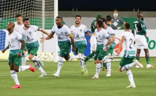 Jogadores do Goiás comemoram gol pelo Brasileirão. Foto: Getty Images