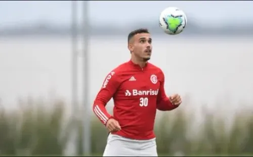 William Pottker se aproxima do Cruzeiro. Foto: Ricardo Duarte/Inter/Divulgação