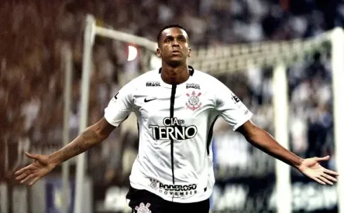 Jô: segue sendo desfalque no Timão