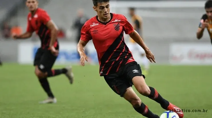 Cittadini: fora de jogo no RJ (Foto: Divulgação/Site Oficial do Athletico)