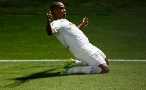Alerrandro comemora gol pelo Brasileirão. (Foto: Getty Images)