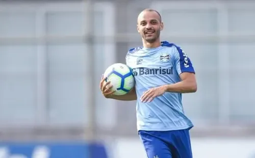 Meia será novamente titular - Foto: Lucas Uebel/Grêmio.