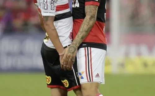 Petros encarando Guerrero — Foto: Getty Images