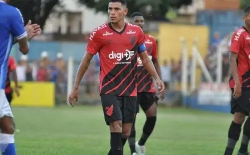 Léo Gomes está deixando o Athletico. Divulgação