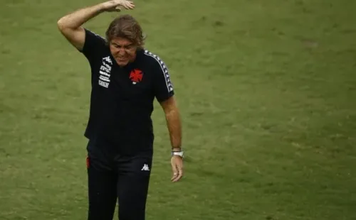 Sá Pinto energético na beira do campo — Foto: Getty Images