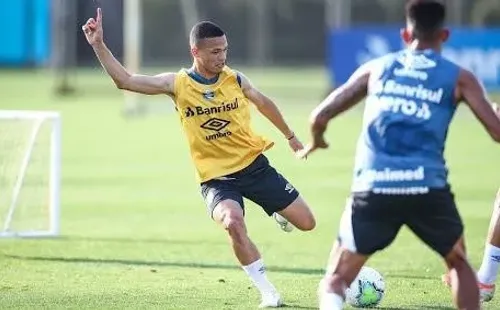 Darlan vem sendo uma das opções na vaga de Maicon - Foto: Lucas Uebel/Grêmio.
