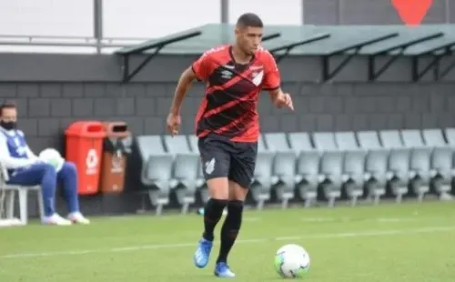 João pode ser negociado. FOTO: DIVULGAÇÃO/ATHLETICO