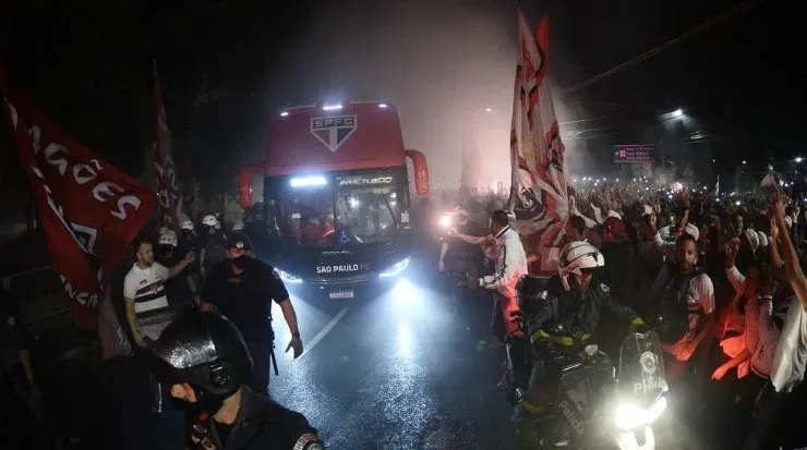 Torcida do São Paulo se aglomerou em frente ao Morumbi. Foto: Divulgação