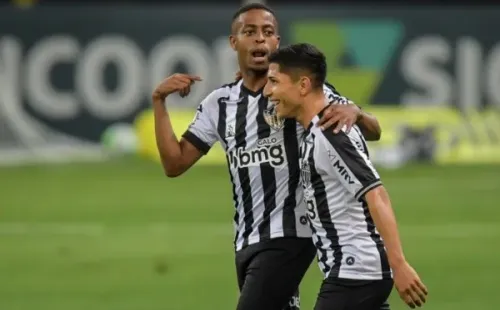 Keno e Savarino, do Atlético-MG, comemoram gol. Foto: Getty Images