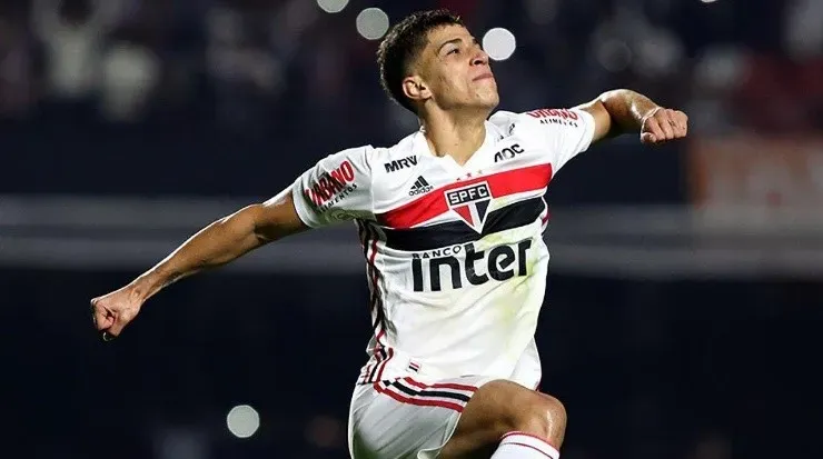 Vitor Bueno é uma das opções de Diniz - Foto: Rubens Chiri/São Paulo FC.