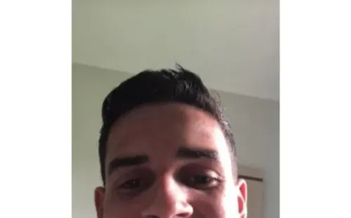 Esposa de Veríssimo postou foto do zagueiro na web. Divulgação