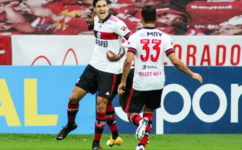 Pedro, que deve retornar contra o Racing, durante comemoração pelo Flamengo. Foto: Getty Images