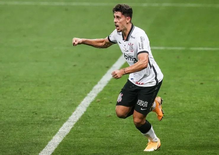 Danilo Avelar do Corinthians festeja gol no Brasileirão (Foto: Getty Images)