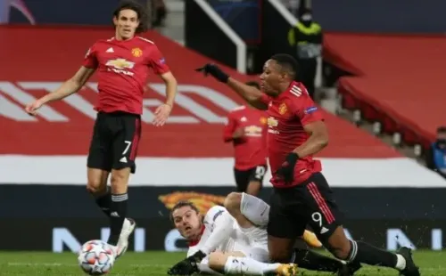 Cavani, do Manchester United, em jogo da Champions League. Foto: Getty Images