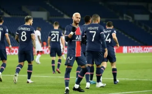 Neymar, que deve enfrentar o Manchester United, durante comemoração pelo PSG. Foto: Getty Images