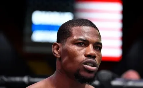 Kevin Hollandfoi substituído pelo italiano Marvin Vettori após testar positivo para Covid-19. (Foto: Getty Images)