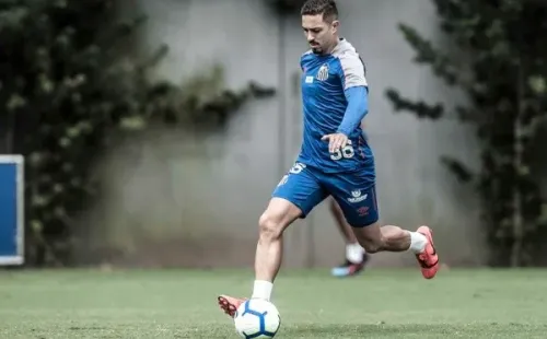 Jean durante treinamento no Peixe — Foto: Ivan Storti/Santos FC