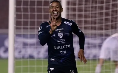 Torres comemora gol na vitória por 5 a 0 do Del Valle sobre o Flamengo pela Libertadores (Foto: Getty Images)