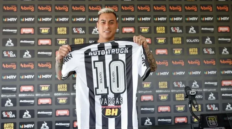 Sampaoli elogiou o atacante Eduardo Vargas. Foto: Bruno Cantini