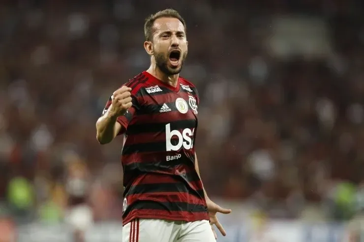 Everton Ribeiro em campo pelo Flamengo. (Foto: Getty Images)