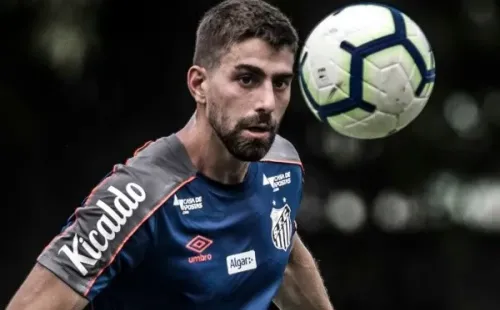 Luan Peres durante treinamento — Foto: Ivan Storti/Santos FC