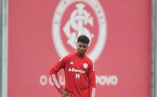 Lucas Ribeiro terá chance de ouro na zaga do Inter suprindo o suspenso Rodrigo Moledo (Foto: Ricardo Duarte/Internacional)