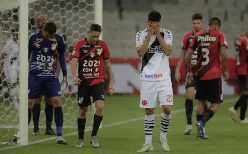 Vasco está lutando contra o rebaixamento. Furacão ainda não está livre. (Foto: Divulgação CBF)
