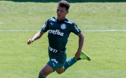 Gabriel Veron durante partida do Brasileirão. Foto: Getty Images