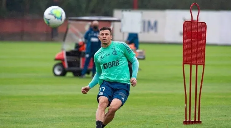 Hugo Moura é outro que pode pintar no time com Ceni - Foto: Alexandre Vidal/CRF.