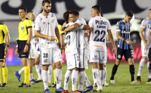 Abraço de Lucas Lourenço e Sandry na Libertadores. Foto: Getty Images