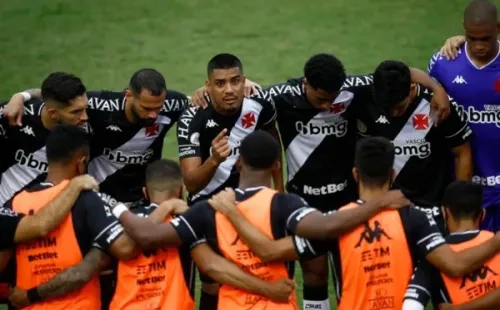 Jogadores do Vasco abraçados pelo Brasileirão. Foto: Getty Images