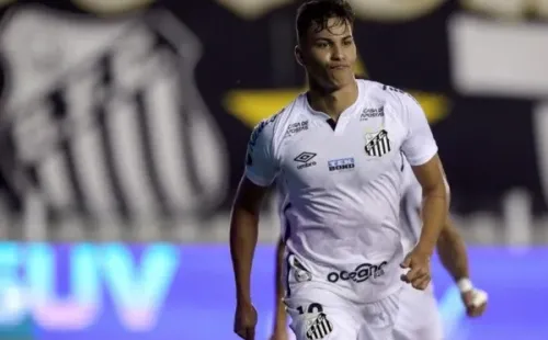 Kaio Jorge, destaque no Santos, comemora gol pela Libertadores. Foto: Getty Images