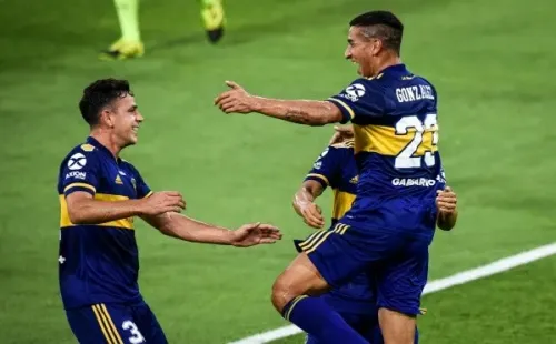 Pulpo González comemora gol com companheiros do Boca Juniors. Foto: Getty Images