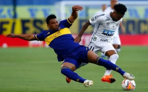 Marinho disputa a bola em Boca Juniors x Santos. Foto: Getty Images