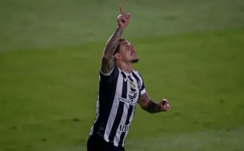 Vina é a esperança de gols do Ceará (Foto: Getty Images)