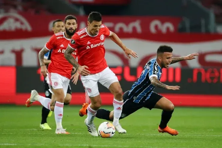 Internacional x Grêmio se enfrentam pela 32ª rodada do Brasileirão. (Foto: Getty Images)