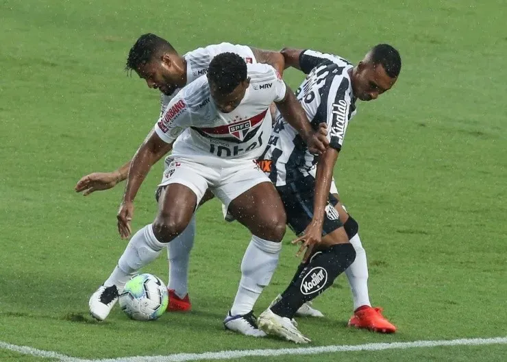 Líder da competição, São Paulo teve a primeira derrota no Morumbi no Campeonato Brasileiro. (Foto: Getty images)