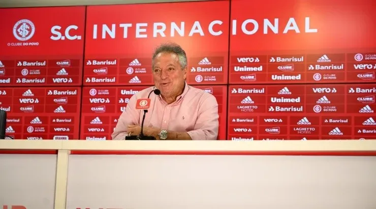 Edenílson elogiou Abel Braga. Foto: Ricardo Duarte