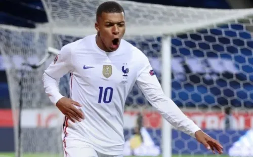 Mbappé atualmente joga ao lado de Neymar no PSG - (Foto: Getty Images)