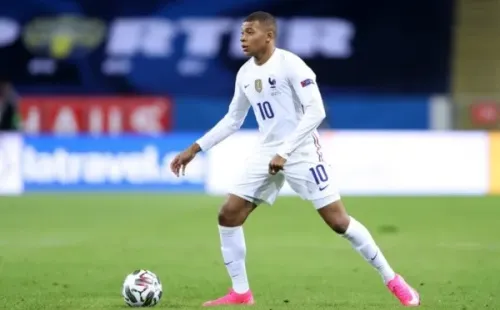 Segundo jornal espanhol, o Real Madrid quer investir alto pelo passe de Mbappé - (Foto: Getty Images)