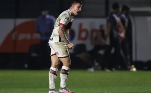 O Atlético-GO tenta subir na tabela e afastar de vez o fantasma do rebaixamento - Foto: Getty Images