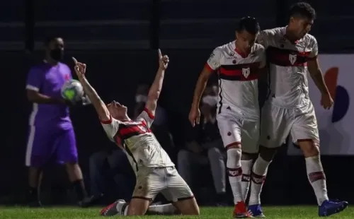 O Atlético-GO quer subir na tabela de classificação - Foto: Getty Images