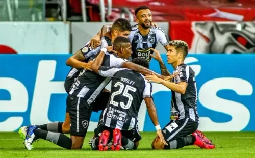 O Botafogo joga para buscar a saída da zona de rebaixamento - Foto: Getty Images