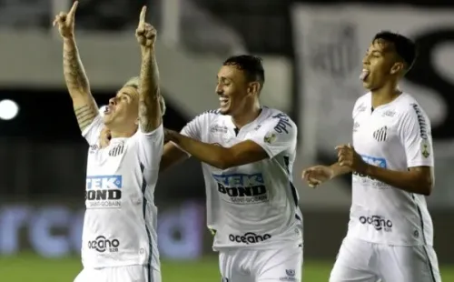 Na vida real, Santos venceu o segundo jogo por 3 a 0 na Vila - Foto: Getty Images