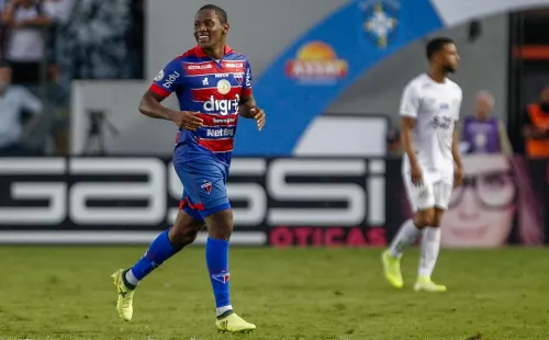 Comemoração de Tinga, do Fortaleza, contra o Santos. Foto: Getty Images