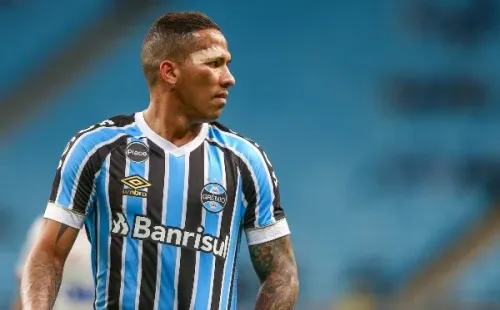 Centroavante de 32 anos está livre no mercado após saída do FC Tokyo, do Japão (Foto: Getty Images)